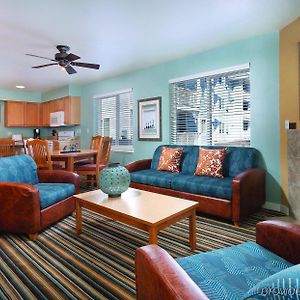 Two-Bedroom Apartment King or Queen Bed 2 Twin Beds Murphy Bed
